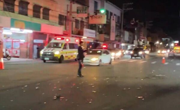 ▲彰化埔心鄉員鹿路發生一起疑似4輛雙B車競速追撞入超商, 造成4人輕重傷。（圖／民眾提供）