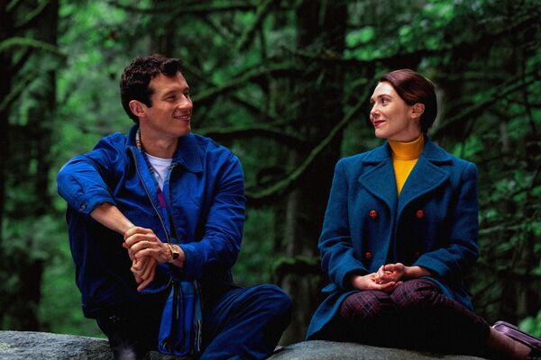 ▲《換乘真愛》伊莉莎白歐森（左）在片中周旋於麥爾斯泰勒（中）和卡倫透納（右）之間。（圖／采昌提供）