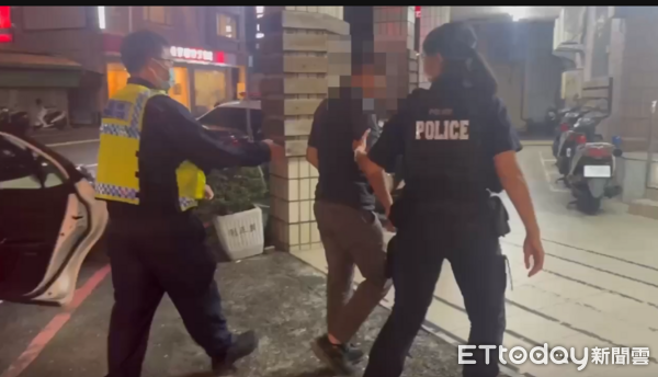 ▲屏東警分局逮獲涉偷拍的李男。（圖／記者陳崑福翻攝）