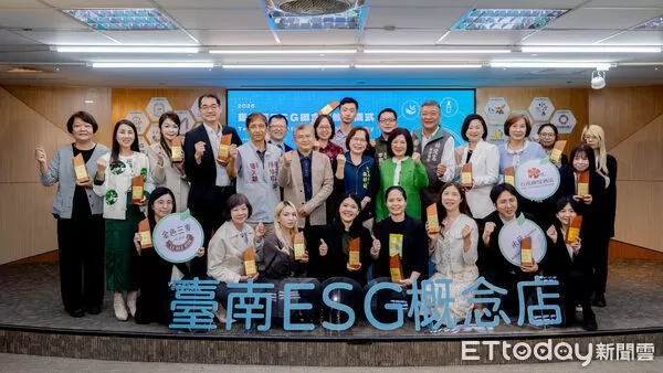 ▲台南市政府舉辦第3屆ESG概念店認證典禮，22家卓越門市獲頒認證。（記者林東良翻攝，下同）