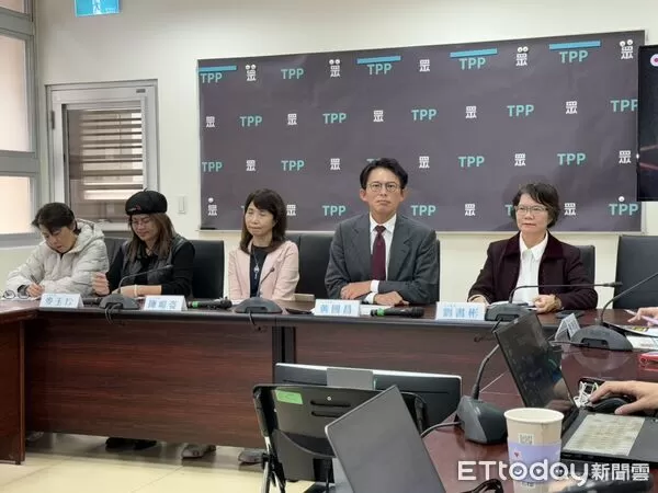 ▲▼民眾黨團總召黃國昌出席民眾黨團記者會。（圖／記者陳家祥攝）