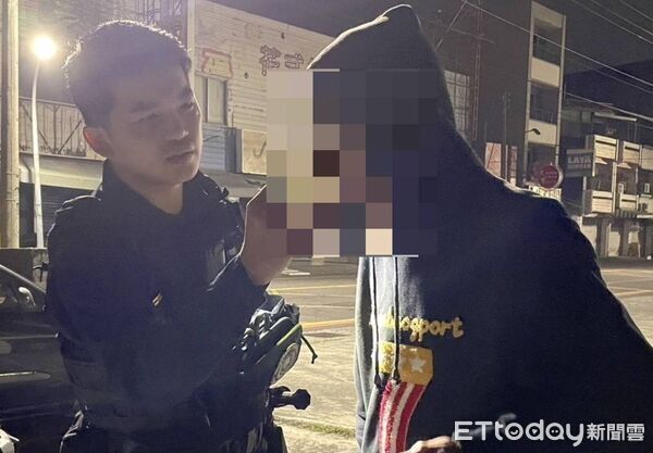 ▲永康警方深夜巡邏攔下違規自小客車，竟查獲台南市首件唾液快篩「毒駕」陽性個案。（記者林東良翻攝，下同）