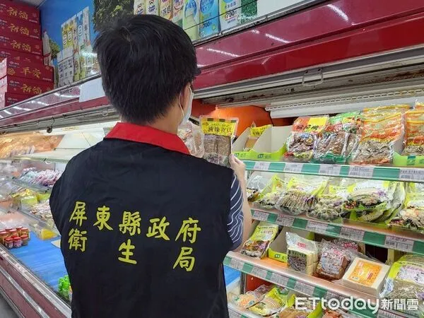 ▲衛生局人員抽檢市素產品。（圖／屏東縣政府衛生局提供）