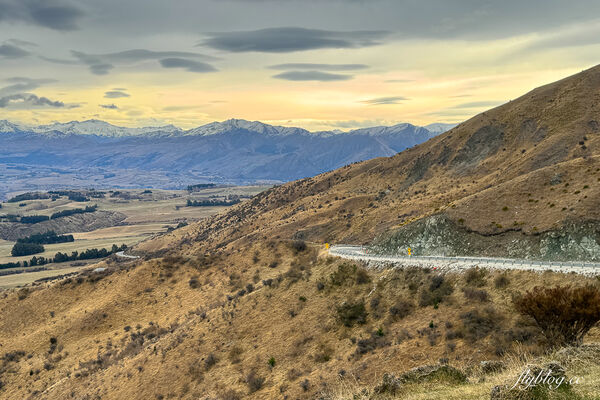 ▲▼紐西蘭南島必拍景點「Crown Range Road Scenic Lookout皇冠山脈公路」，瓦納卡到皇后鎮的絕美公路。（圖／部落客飛天璇提供）