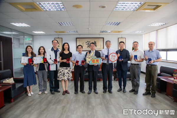 ▲嘉藥師生在IIIC國際創新發明競賽奪下 4 金 4 銀佳績，展現跨域研發實力。（記者林東良翻攝，下同）