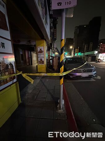 ▲▼        北市公館凌晨傳巨響！招牌猛砸人行道畫面曝     。（圖／記者邱中岳翻攝）