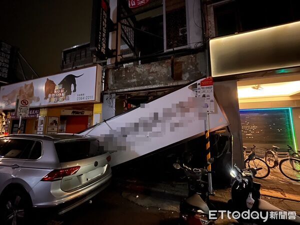 ▲▼        北市公館凌晨傳巨響！招牌猛砸人行道畫面曝     。（圖／記者邱中岳翻攝）