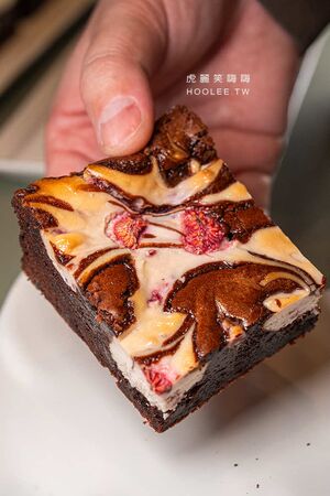 ▲▼高雄方塊布朗尼專門店「兔仔花甜點」，超過10種口味選擇！（圖／部落客虎麗提供）