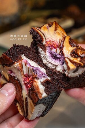 ▲▼高雄方塊布朗尼專門店「兔仔花甜點」，超過10種口味選擇！（圖／部落客虎麗提供）