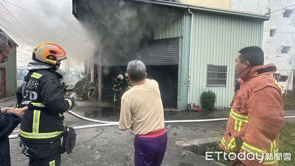 ▲▼ 台中木材行火災。（圖／記者許權毅攝）