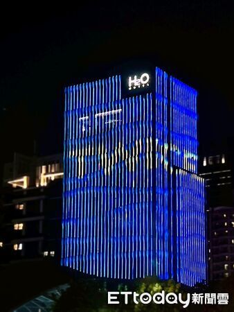 ▲▼全城應援！高雄飯店、百貨、地標點亮藍海。（圖／記者許宥孺翻攝）