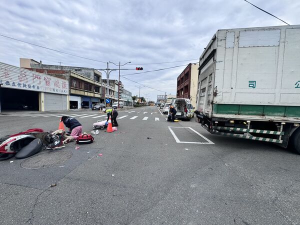 ▲彰化79歲騎士與大貨車相撞傷重不治。（圖／民眾提供）