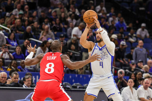 ▲快艇哈登、魔術薩格斯。（圖／路透）