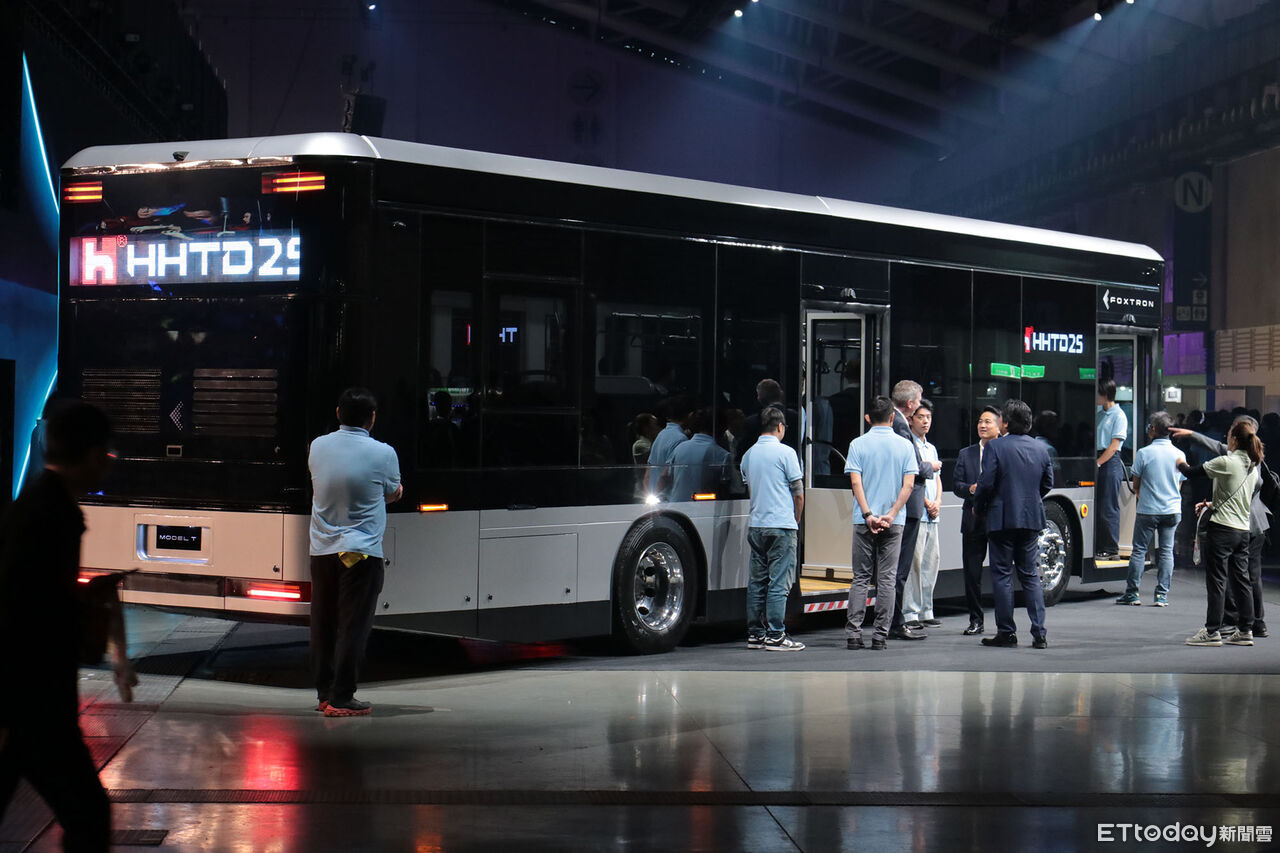 ▲2025鴻海科技日HHTD-Model C、Model B、Model D、Model U、Model T電動車。（圖／記者張慶輝攝）