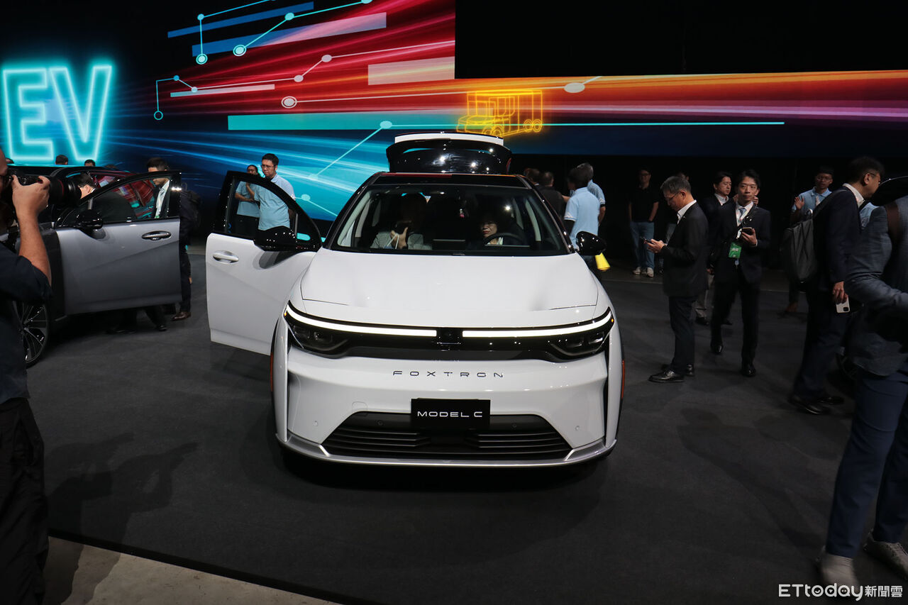 ▲2025鴻海科技日HHTD-Model C、Model B、Model D、Model U、Model T電動車。（圖／記者張慶輝攝）