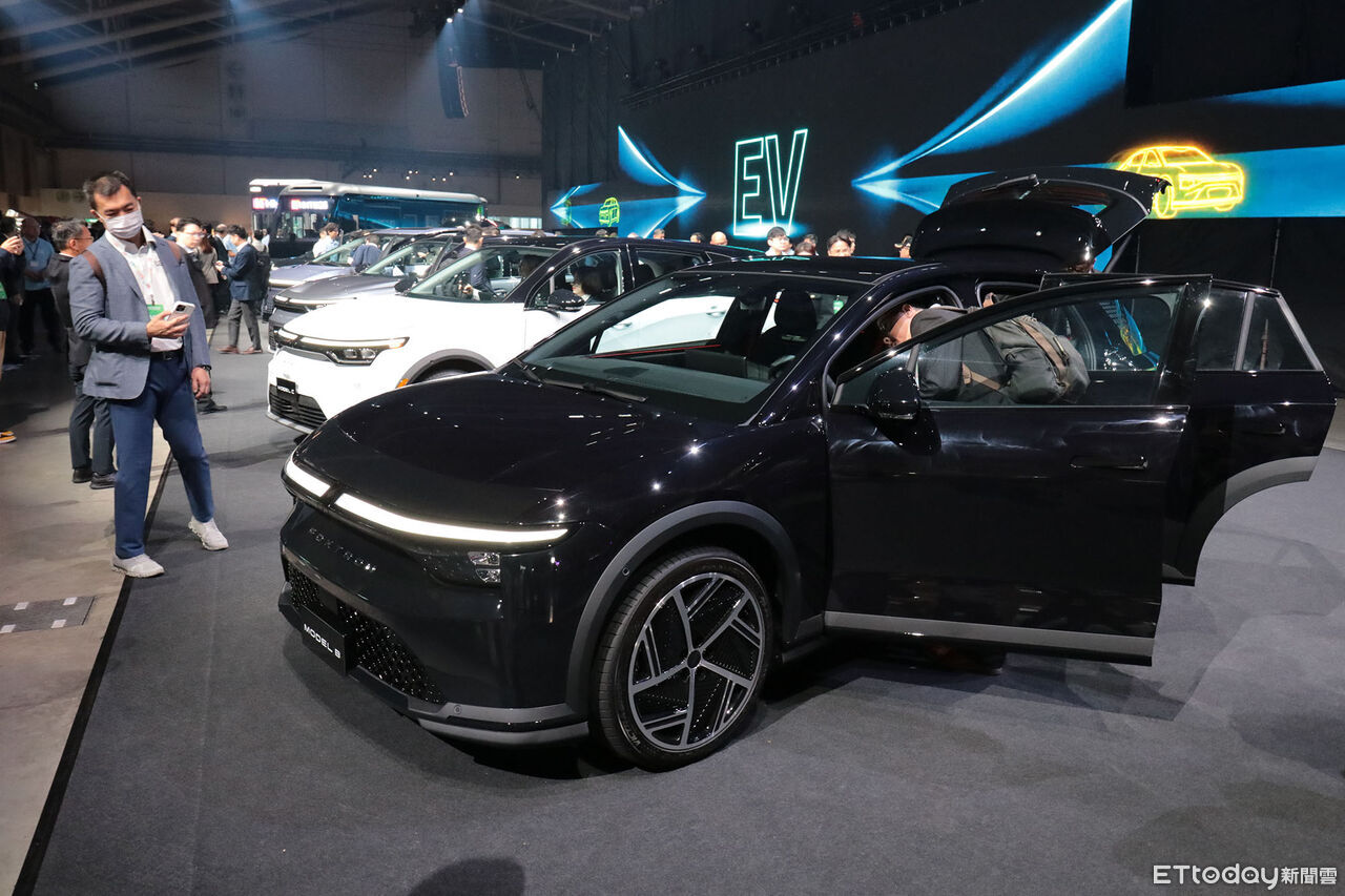 ▲2025鴻海科技日HHTD-Model C、Model B、Model D、Model U、Model T電動車。（圖／記者張慶輝攝）