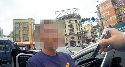 狂歡整晚斷片昏睡「後面大塞車」警敲窗叫人　手握喪屍煙彈糗了