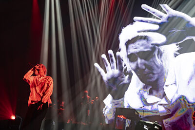 訪問／藤井風藍白拖上小巨蛋！中文熱情喊：好棒棒　讚台灣好溫暖