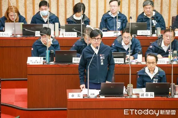 ▲▼普發一萬拚經濟！李雅靜籲高雄要加碼　陳其邁：農曆年前陸續推出。（圖／記者賴文萱翻攝）