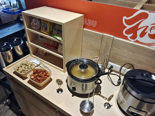 ▲▼宜蘭羅東半自助火鍋吃到飽「和口田鍋物」，主食配菜飲料冰品任享用。（圖／部落客WISELY提供）