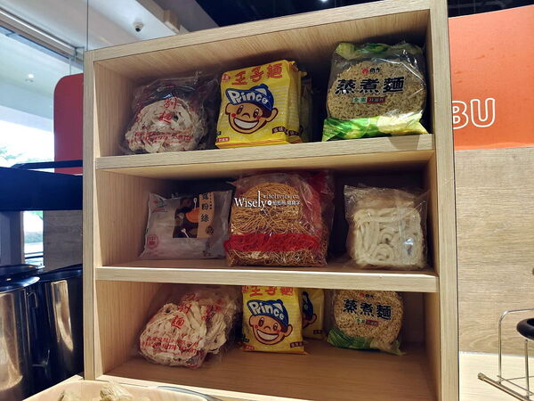 ▲▼宜蘭羅東半自助火鍋吃到飽「和口田鍋物」，主食配菜飲料冰品任享用。（圖／部落客WISELY提供）