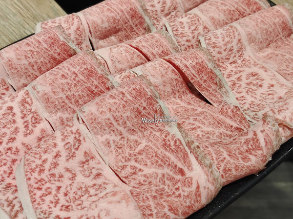 ▲▼宜蘭羅東半自助火鍋吃到飽「和口田鍋物」，主食配菜飲料冰品任享用。（圖／部落客WISELY提供）