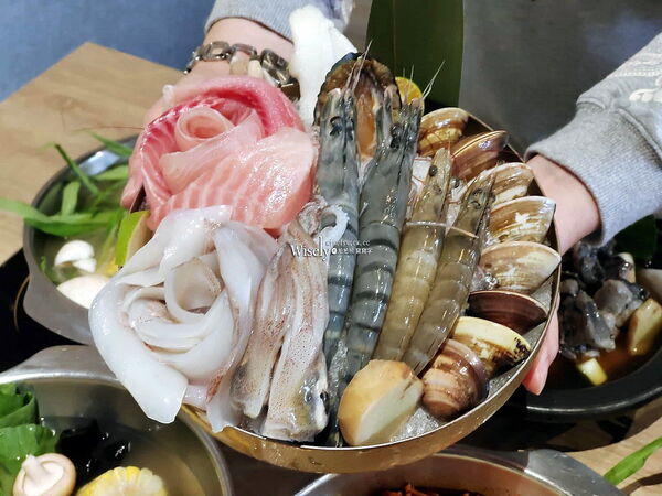 ▲▼宜蘭羅東半自助火鍋吃到飽「和口田鍋物」，主食配菜飲料冰品任享用。（圖／部落客WISELY提供）