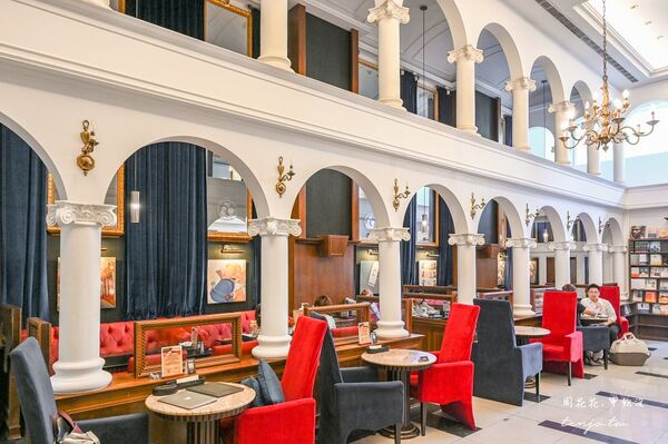 ▲▼內湖瑞光路不限時推薦！超美歐洲教堂圖書館咖啡廳「Moooon River Cafe&Books」。（圖／部落客周花花提供）