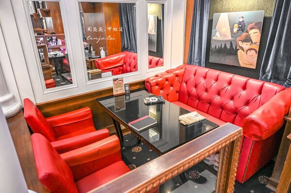 ▲▼內湖瑞光路不限時推薦！超美歐洲教堂圖書館咖啡廳「Moooon River Cafe&Books」。（圖／部落客周花花提供）