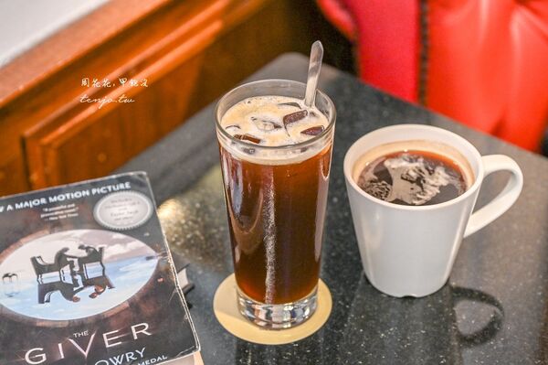 ▲▼內湖瑞光路不限時推薦！超美歐洲教堂圖書館咖啡廳「Moooon River Cafe&Books」。（圖／部落客周花花提供）