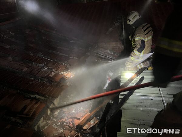 ▲高壓細水霧消防車於後壁三合院火警中迅速壓制火勢，成功避免延燒。（記者林東良翻攝，下同）