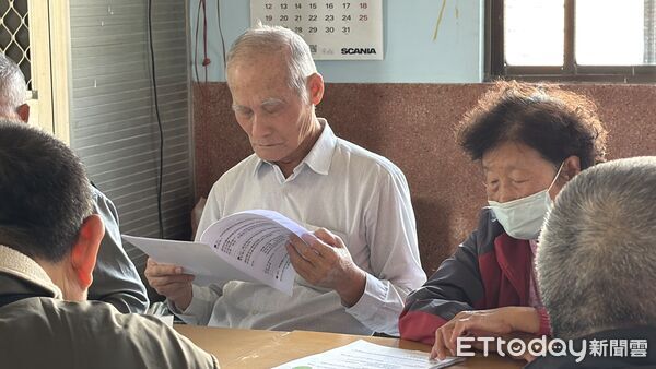 ▲龜港里雞舍興建協調會吸引上百位里民到場聆聽業者說明。（記者林東良翻攝，下同）