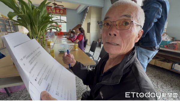 ▲龜港里雞舍興建協調會吸引上百位里民到場聆聽業者說明。（記者林東良翻攝，下同）