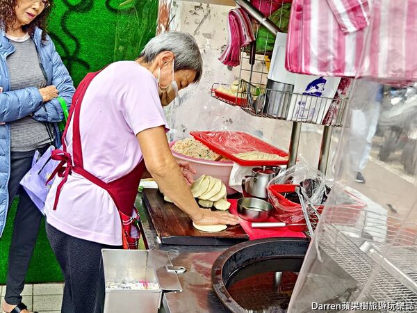 ▲▼台北排隊美食推薦「古亭佳味蘿蔔絲餅」必吃豆沙餅、酥香蘿蔔絲餅。（圖／部落客DARREN提供）