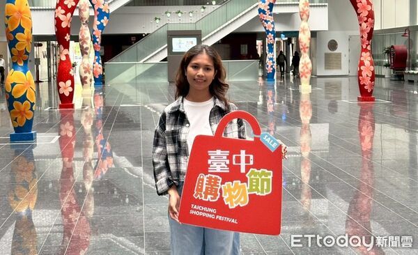 ▲印尼籍新住民林小姐(Nora)抽中購物節萬元美金。（圖／記者游瓊華翻攝）