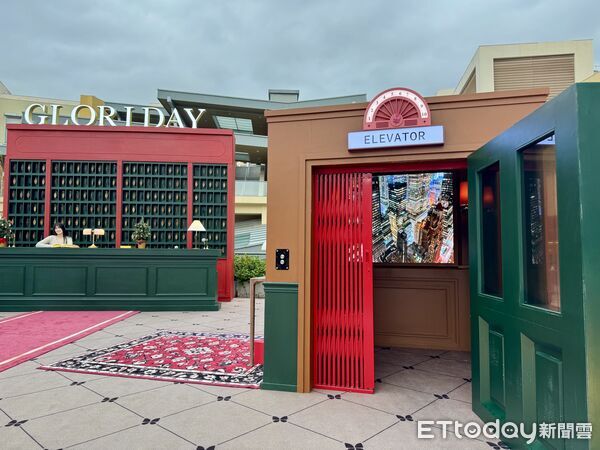 ▲桃園華泰名品城聖誕村今（21日）點燈開村。（圖／記者彭懷玉攝）