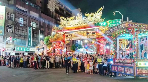 ▲桃園慈護宮今天傍晚起舉辦歲次乙巳年圓醮水燈繞境民俗活動，將在桃園市區繞境賜福，桃園警方籲請民眾配合繞道。（圖／桃園警分局提供）