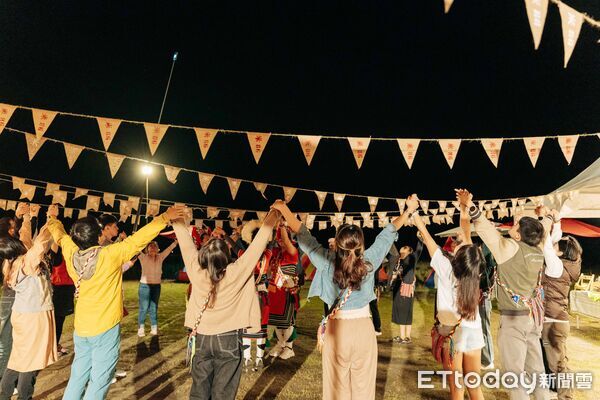 ▲月光下稻田腳印餐桌。（圖／縱管處提供下同）