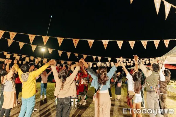 ▲月光下稻田腳印餐桌。（圖／縱管處提供下同）