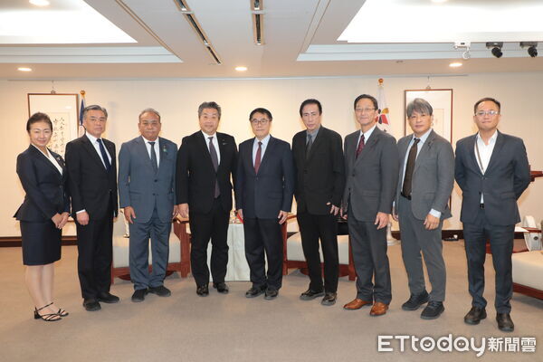 ▲滋賀縣議會訪團拜會台南市政府，雙方就觀光與人才交流深入討論。（記者林東良翻攝，下同）
