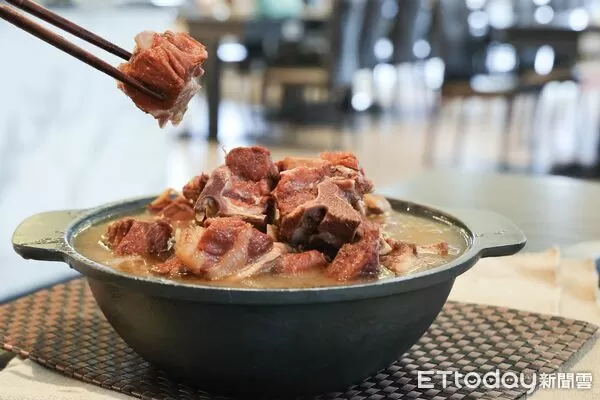 ▲極千葉冬季進補「麻油雞羊肉爐無限供應」　再加碼麝香葡萄吃到飽。（圖／千葉集團提供）