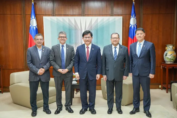 ▲▼林佳龍接待海地衛生暨人口部長席納勒與瓜地馬拉衛生部長巴諾亞。（圖／翻攝林佳龍臉書）