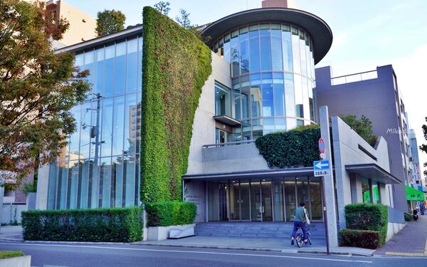 ▲▼日本山陽「岡山信用金庫」由世界知名建築師安藤忠雄設計，現代簡約時尚，免費參觀還有專人導覽。（圖／部落客Mika提供）