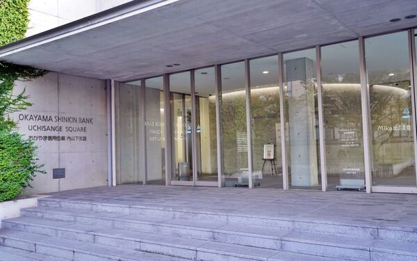 ▲▼日本山陽「岡山信用金庫」由世界知名建築師安藤忠雄設計，現代簡約時尚，免費參觀還有專人導覽。（圖／部落客Mika提供）