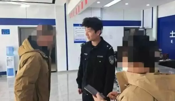 ▲▼上網炫耀中彩券　他獎金馬上被盜領了。（圖／翻攝微博）