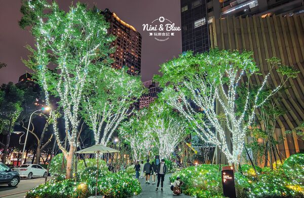 ▲▼「2025勤美草悟聖誕村」40萬顆燈泡點亮的光之道再次回歸，加碼7米耶誕樹。（圖／部落客NINI AND BLUE提供）