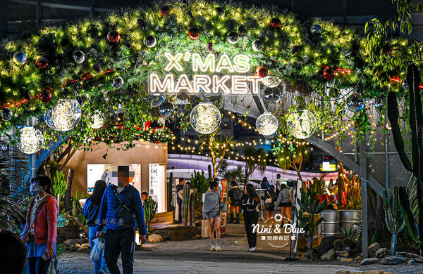 ▲▼「2025勤美草悟聖誕村」40萬顆燈泡點亮的光之道再次回歸，加碼7米耶誕樹。（圖／部落客NINI AND BLUE提供）