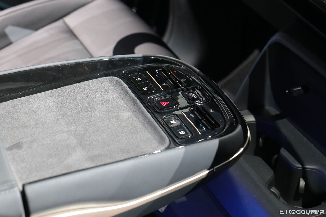 ▲鴻海「豪華6人座電動車」準量產版現身！內外全面優化整體更成熟。（圖／記者張慶輝攝）