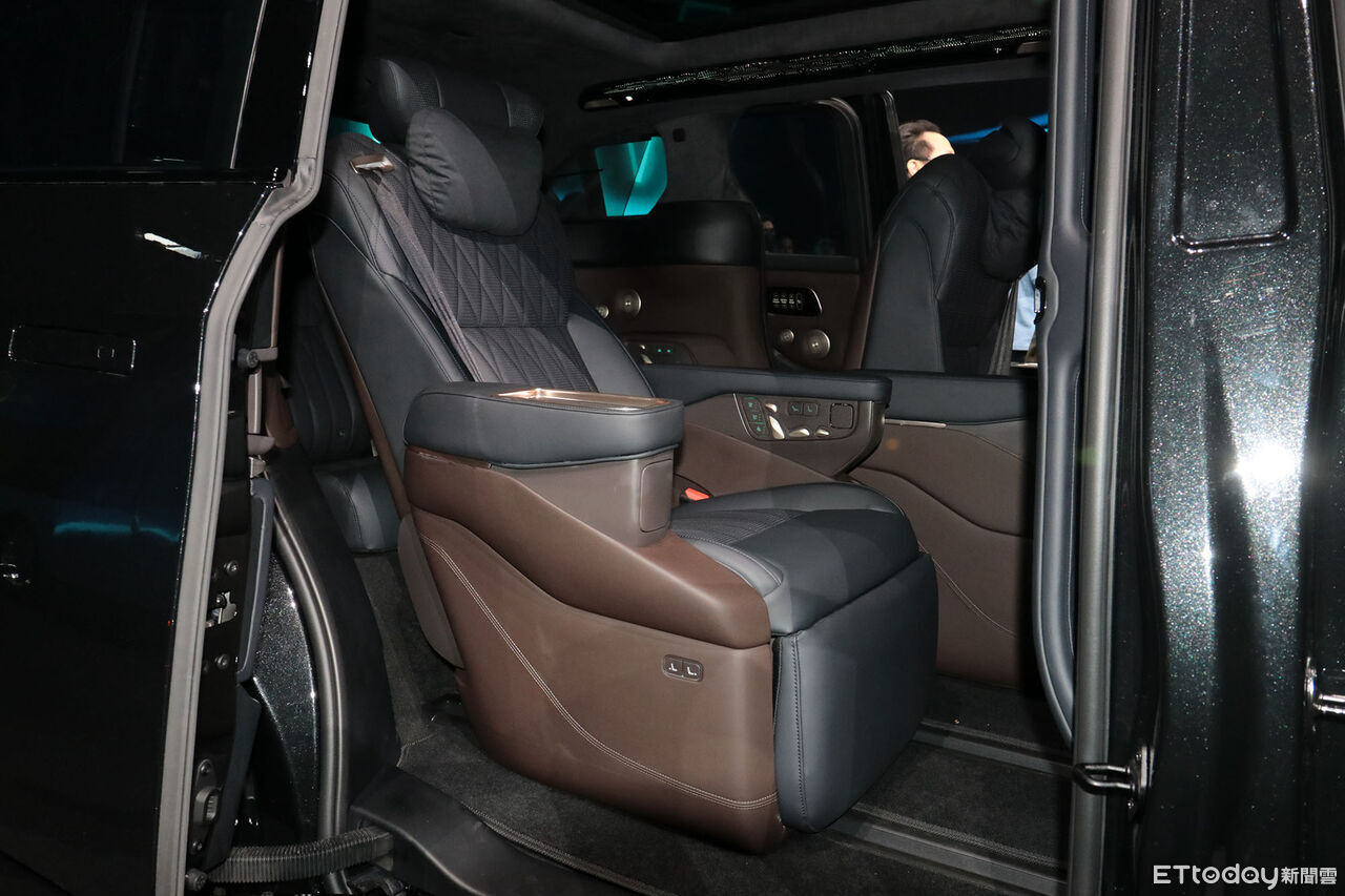 ▲鴻海「豪華6人座電動車」準量產版現身！內外全面優化整體更成熟。（圖／記者張慶輝攝）