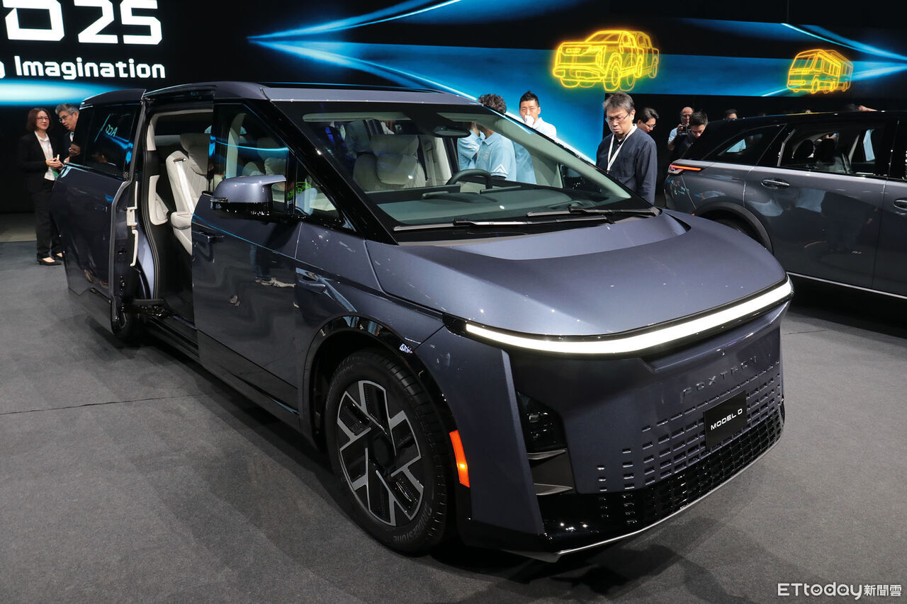 ▲鴻海「豪華6人座電動車」準量產版現身！內外全面優化整體更成熟。（圖／記者張慶輝攝）